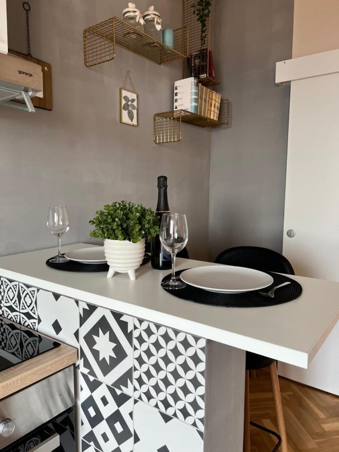 Maroon Apartment Lovran